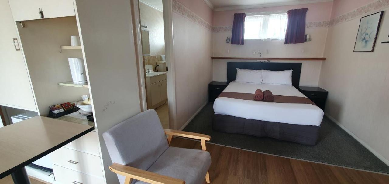 Mayfair Court Motel Токороа Екстериор снимка