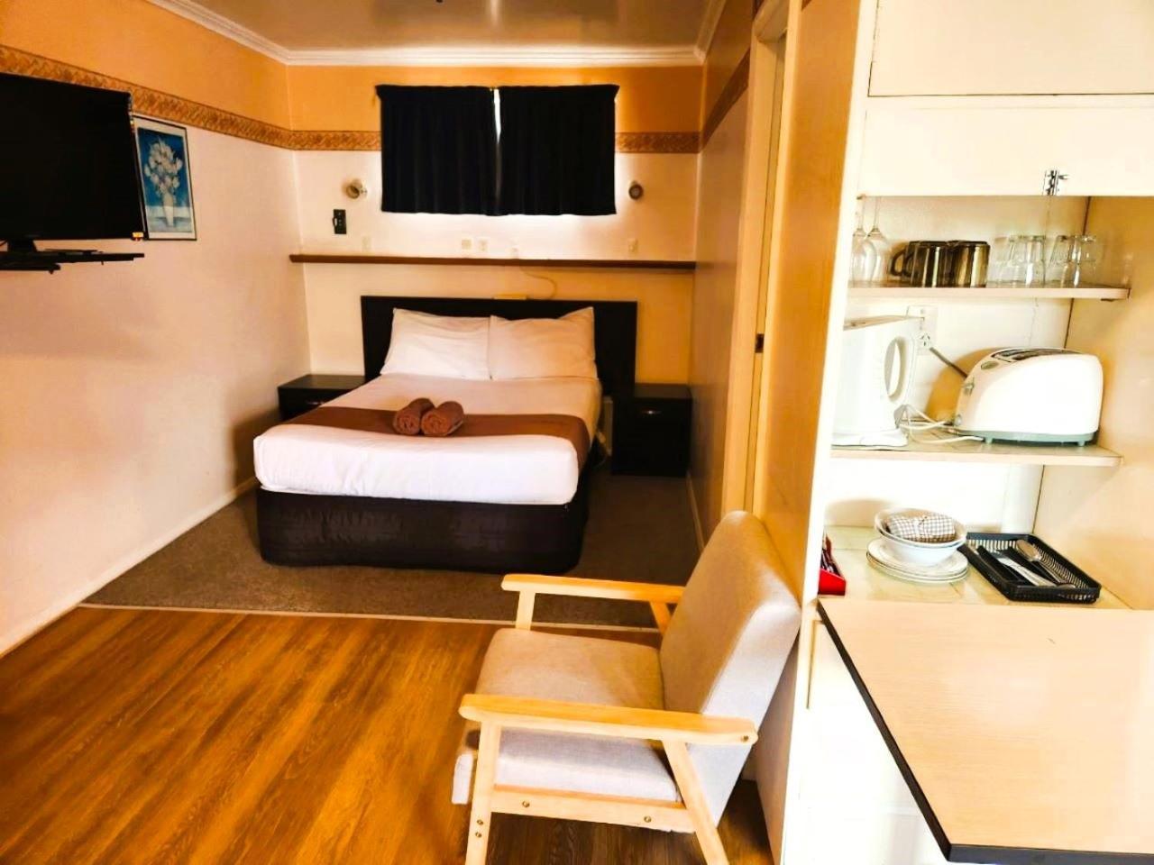 Mayfair Court Motel Токороа Екстериор снимка
