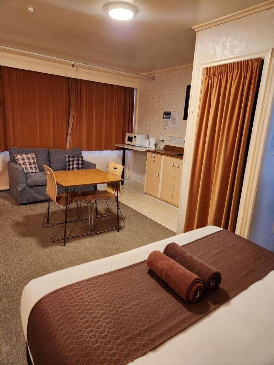 Mayfair Court Motel Токороа Екстериор снимка
