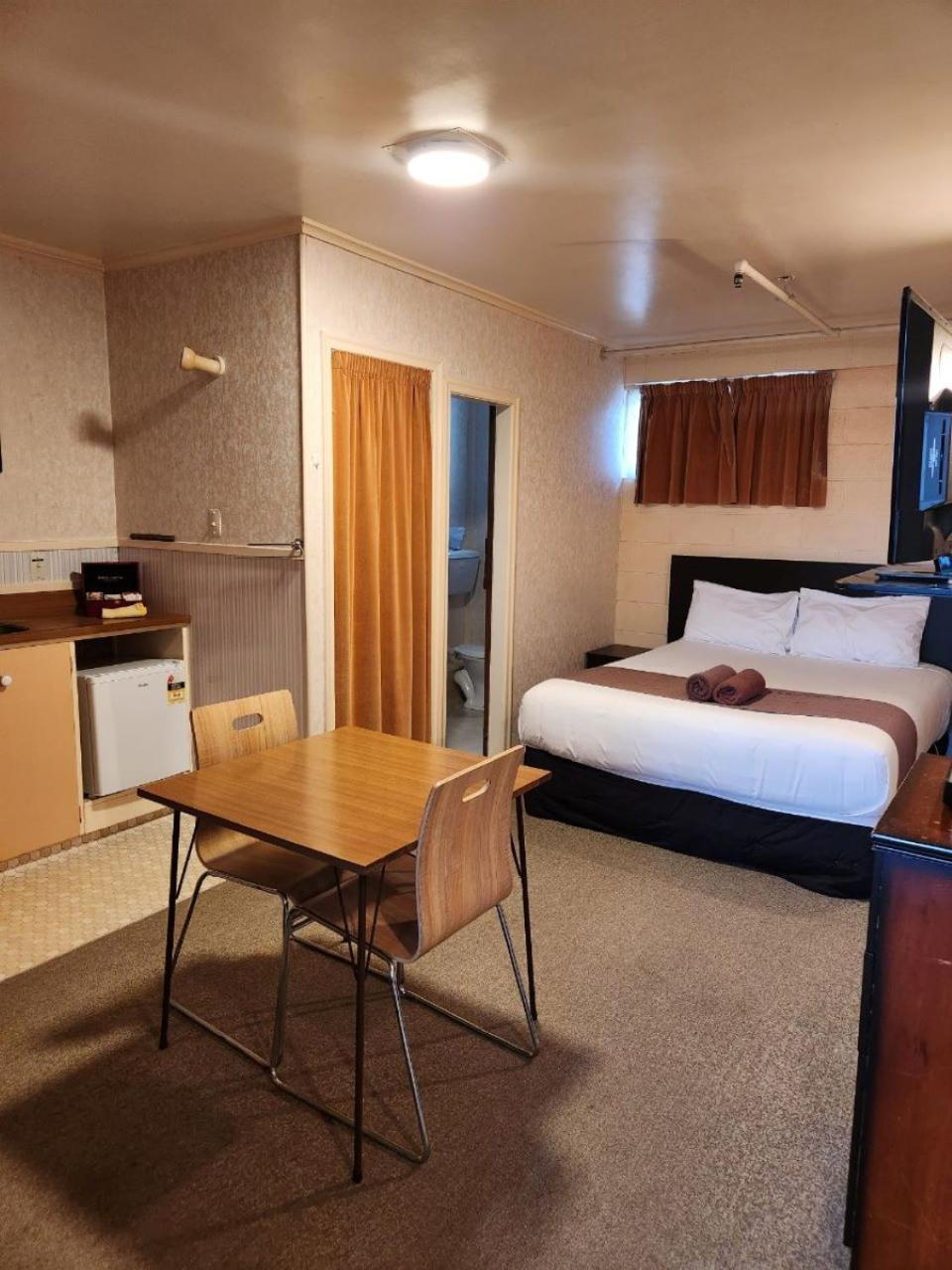 Mayfair Court Motel Токороа Екстериор снимка