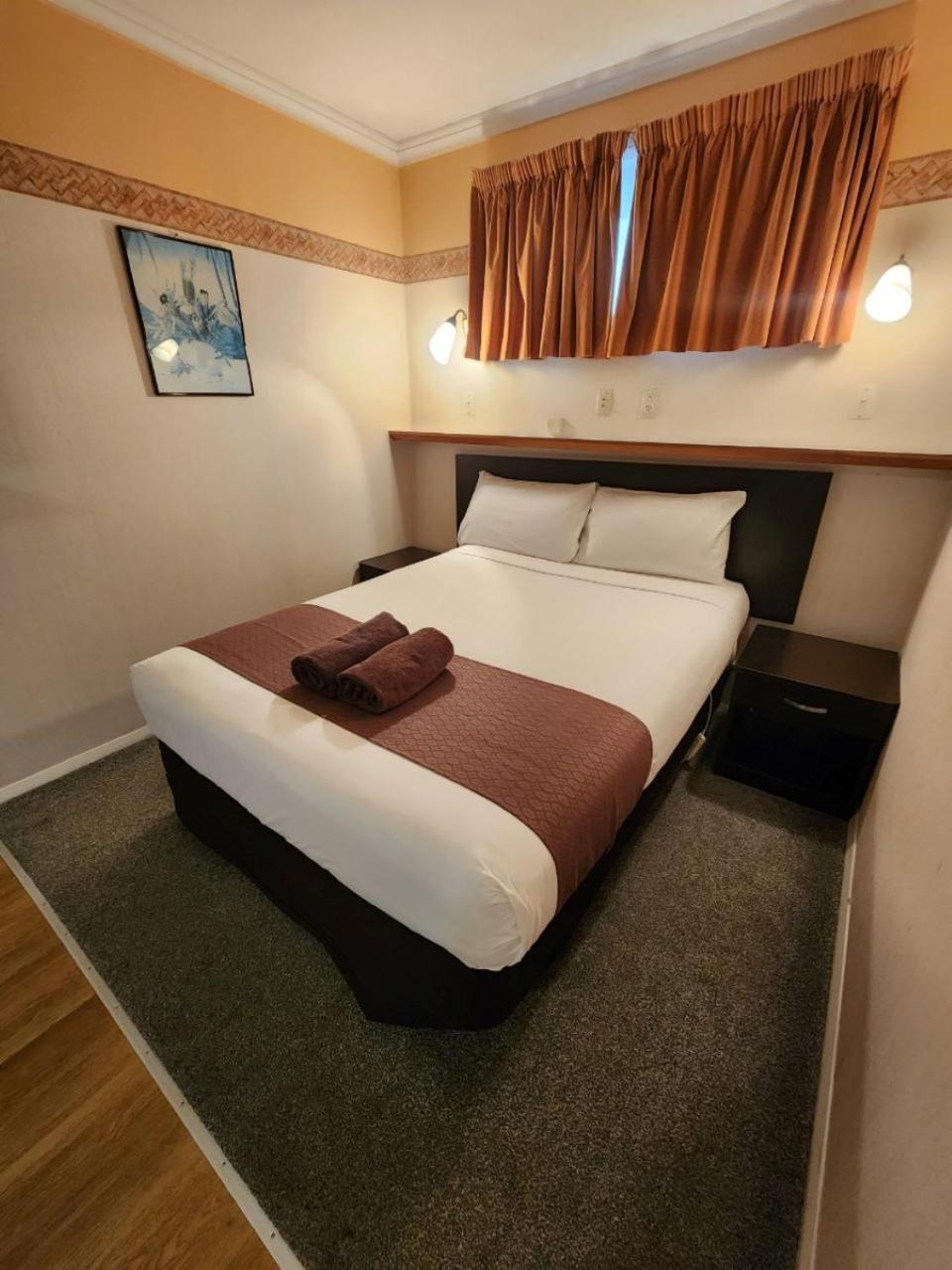 Mayfair Court Motel Токороа Екстериор снимка