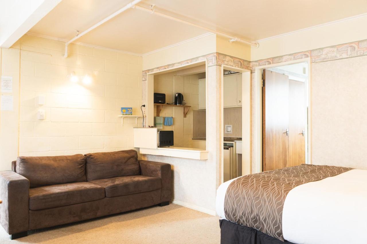 Mayfair Court Motel Токороа Екстериор снимка